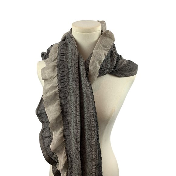 ColdWater Creek Ruffled Gray & Beige Knit Scarf With Fringe - Picture 2 of 9